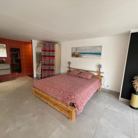 Studio 40M2 Avec Terrasse Le Mas De Lauriane Saintes-Maries-de-la-Mer Buitenkant foto
