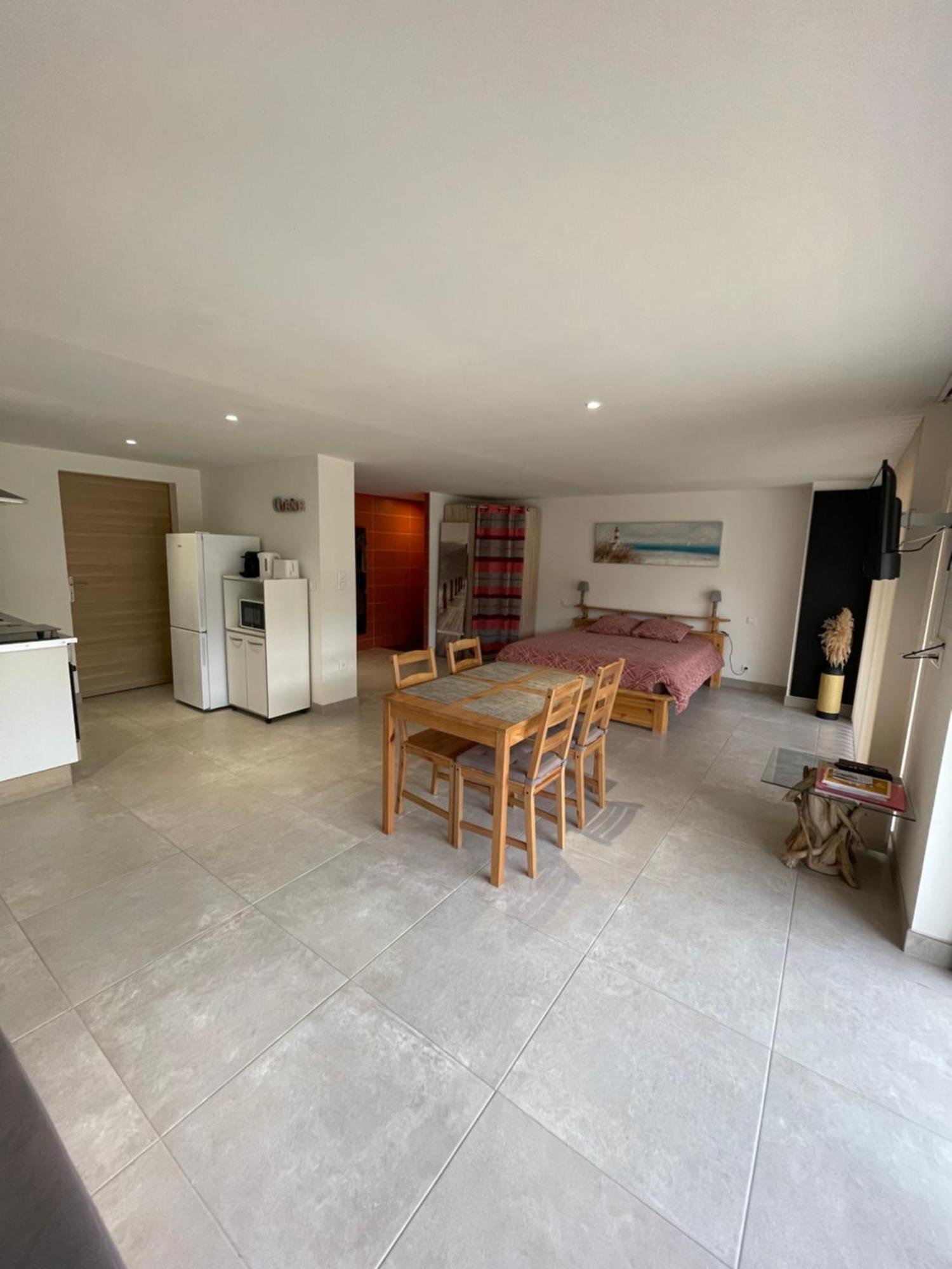Studio 40M2 Avec Terrasse Le Mas De Lauriane Saintes-Maries-de-la-Mer Buitenkant foto